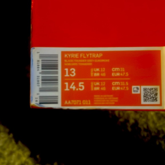 Brand New KYRIE FLYTRAP Size 13 Black/Thunder Grey Gun Smoke - Picture 3 of 5